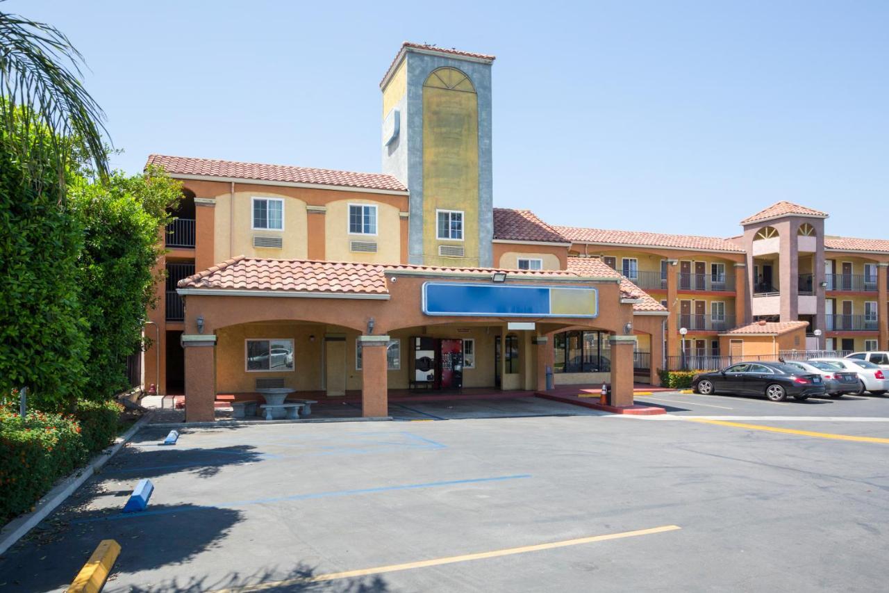 Hotel Corona Ca - Hwy 91 Exteriör bild