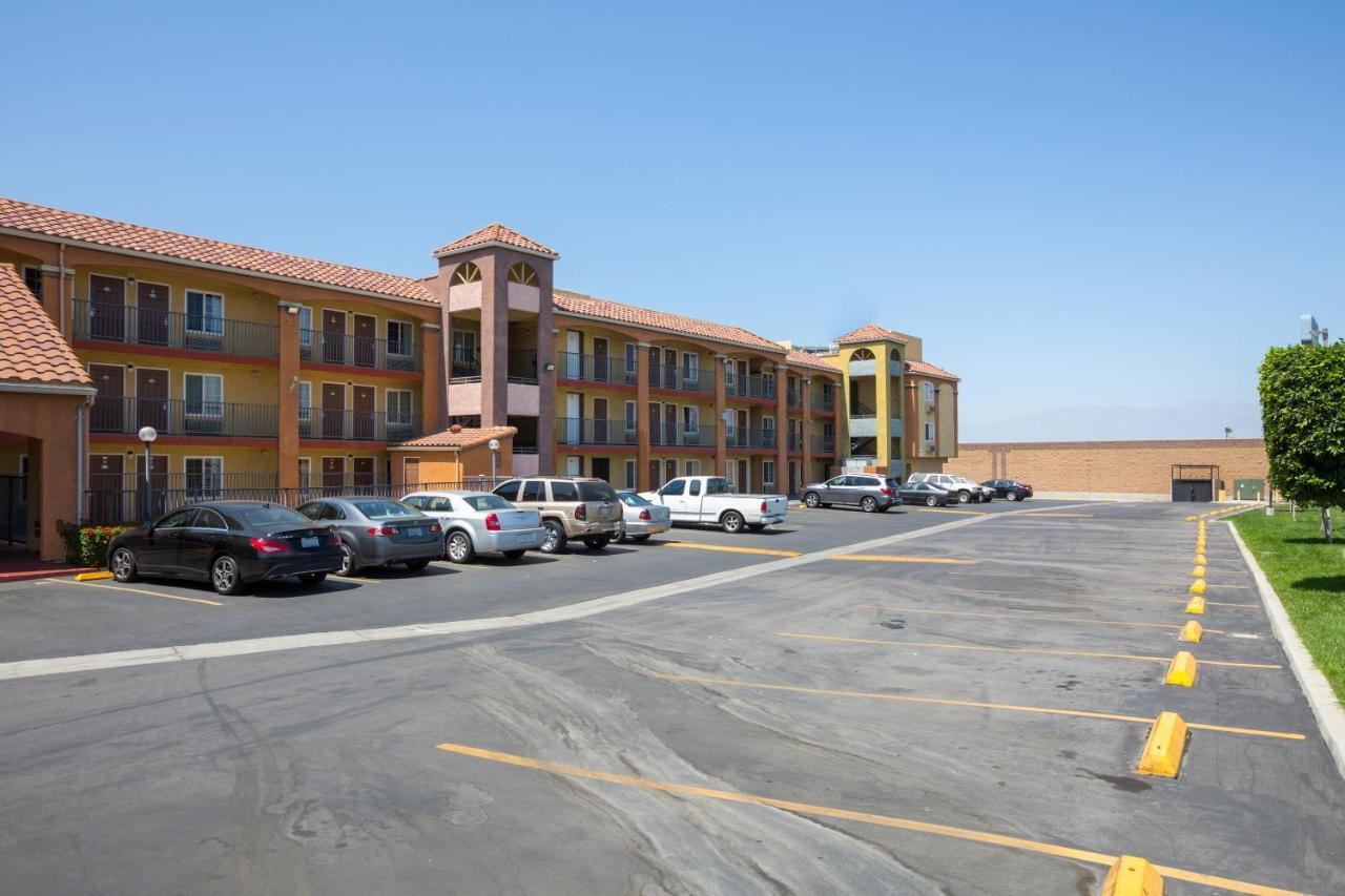 Hotel Corona Ca - Hwy 91 Exteriör bild